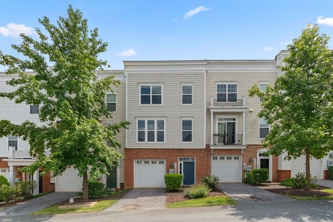 Primary Photo - 3 Bedroom 3.5 Bathroom - Wheaton Townhouse...