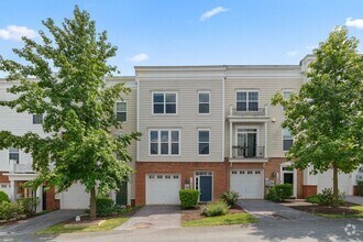 Building Photo - 3 Bedroom 3.5 Bathroom - Wheaton Townhouse...