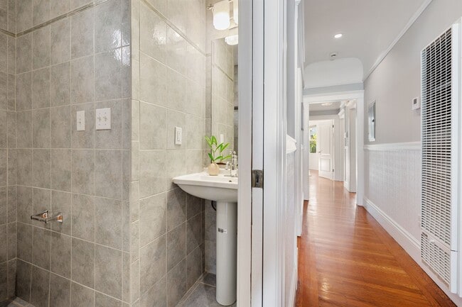 Building Photo - Bernal Heights: Remodeled Unfurnished Top Floor Condo w/ Garage Parking & Shared Yard