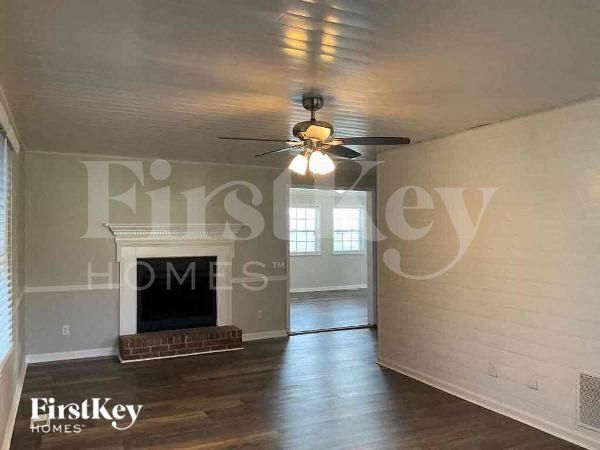 Building Photo - 5612 Pinewood Dr