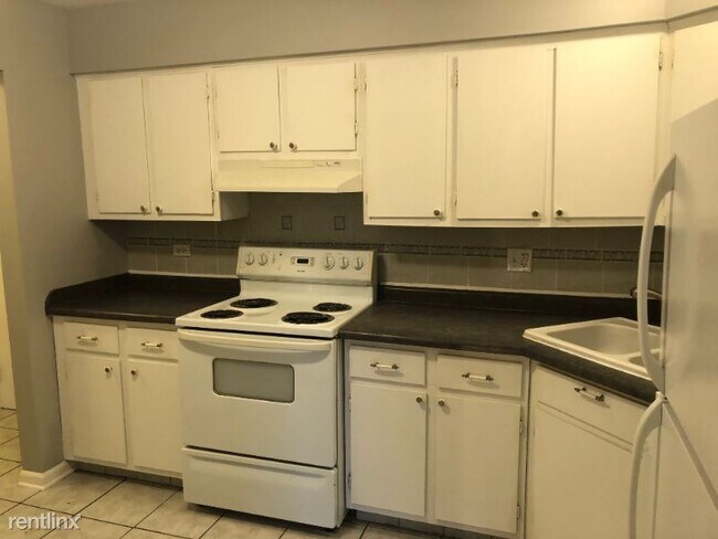 Building Photo - 2650 Brookwood Way Dr