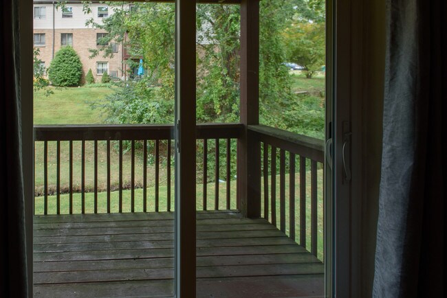 Building Photo - 280 Bridgewater Rd