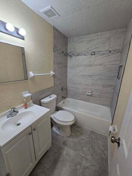 Building Photo - 7215 Bailey Ct