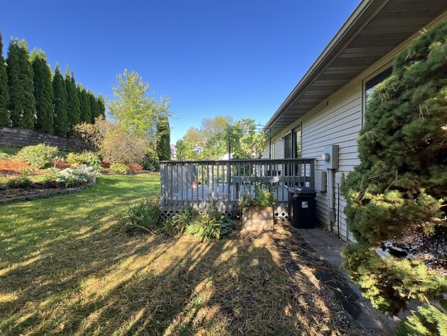 Building Photo - 4563 Camelot Dr