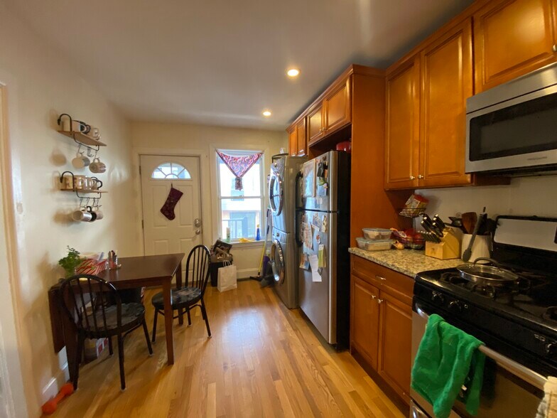 Building Photo - 11 Leverett St