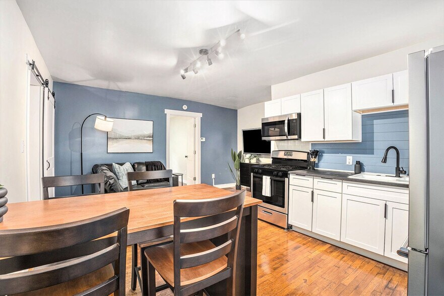 Building Photo - 37 Gold Ave NW