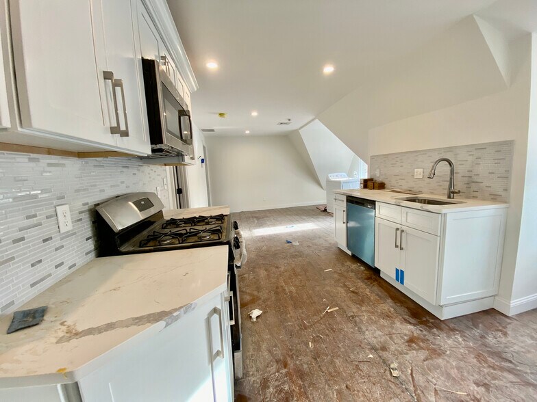 Building Photo - 21 Bellevue St