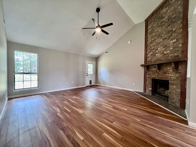 Building Photo - Beautiful 3 bedroom home in Bloomingdale minutes from Pooler