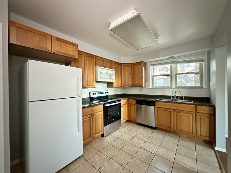 Building Photo - 8644 Skokie Blvd