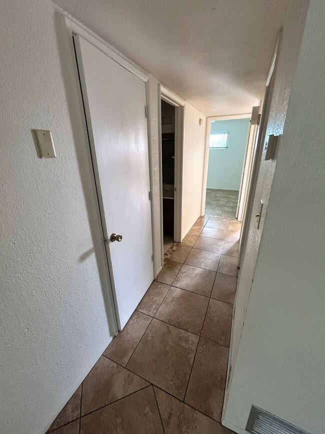 Building Photo - Cozy and convenient 2 bedroom home