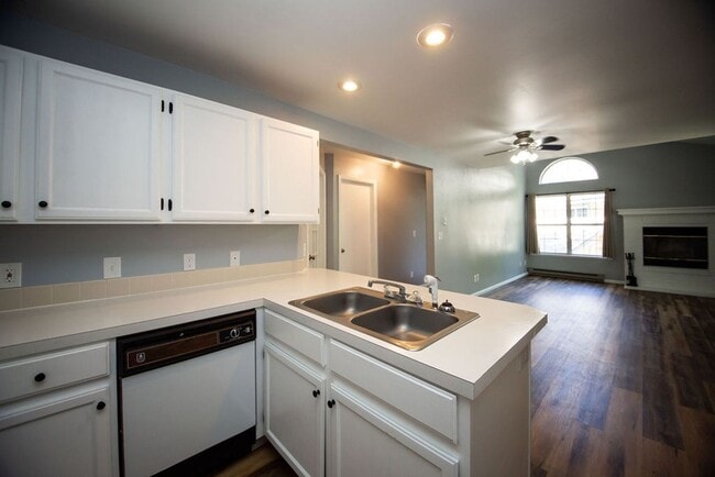 Building Photo - 3565 Windmill Dr