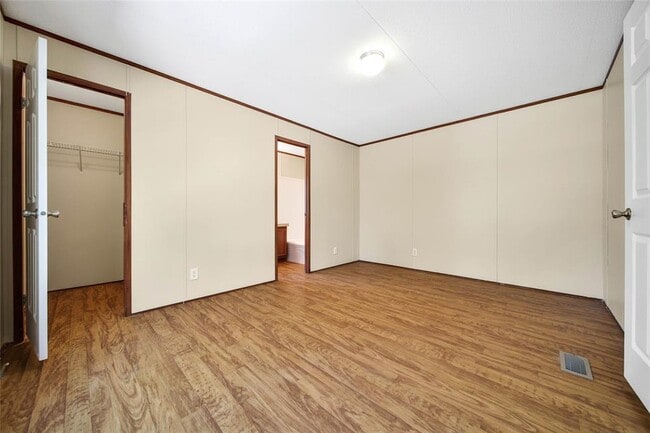 Building Photo - 204 Morris Ln