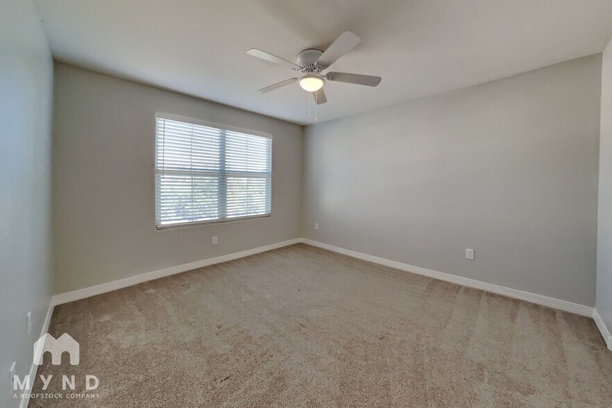 Building Photo - 421 N 119th Dr