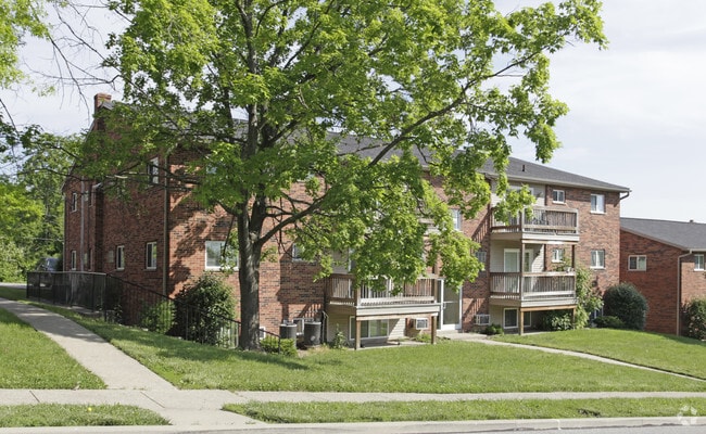 Primary Photo - Ashwood Apartments & Townhomes