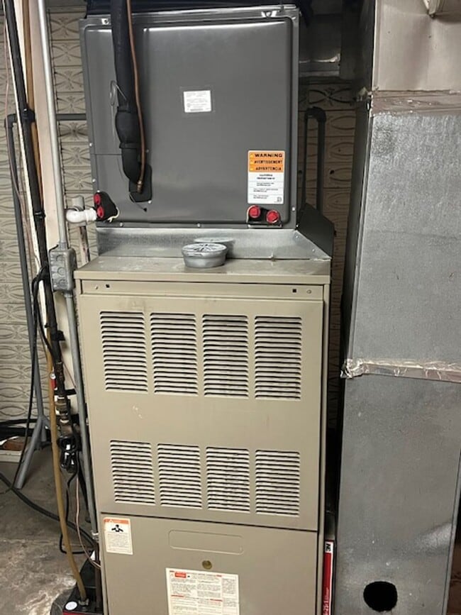 Building Photo - Renovated Bungalow