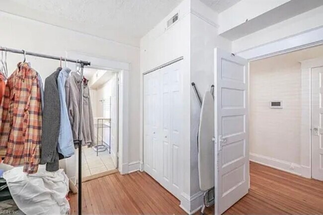 Building Photo - 214 Lucile Ave