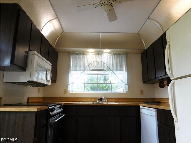 Building Photo - 10525 Putnam Ct