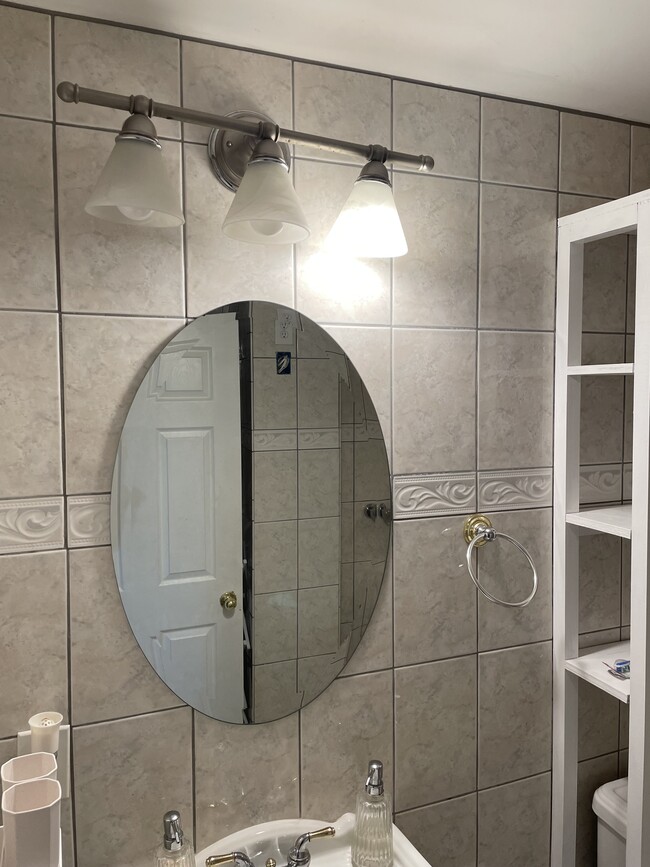 Building Photo - 10801 Glenshire Dr