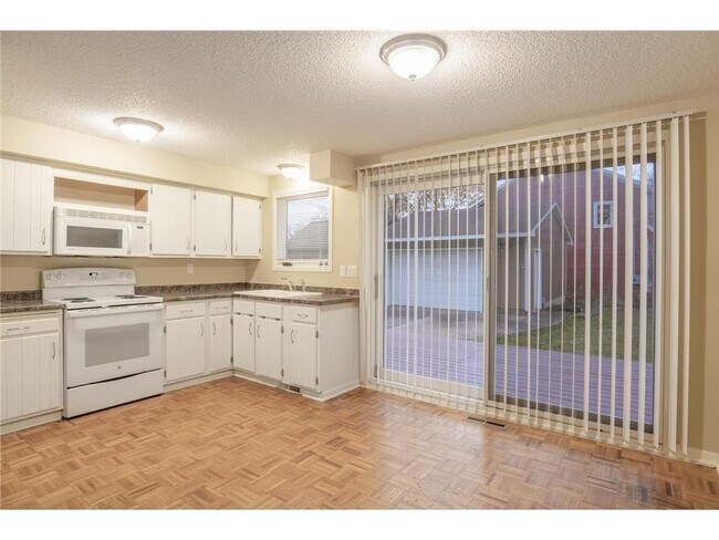 Building Photo - 38 Winona St W