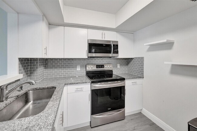 Building Photo - 3800 N Hills Dr