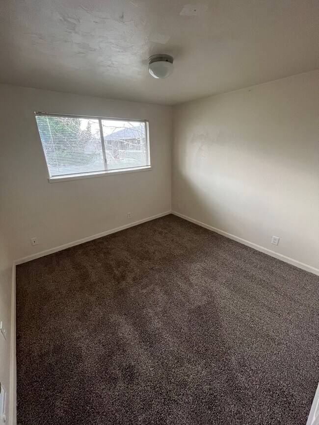Building Photo - 520 S 42nd St