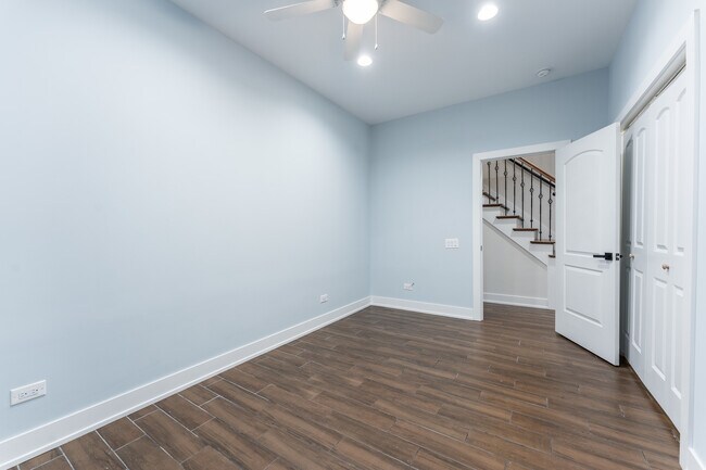 Building Photo - 3329 N Avers Ave