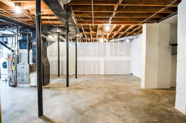 Building Photo - 2079 Street De Ville
