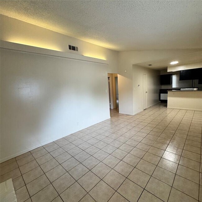 Building Photo - 1626 Royal Hill Dr