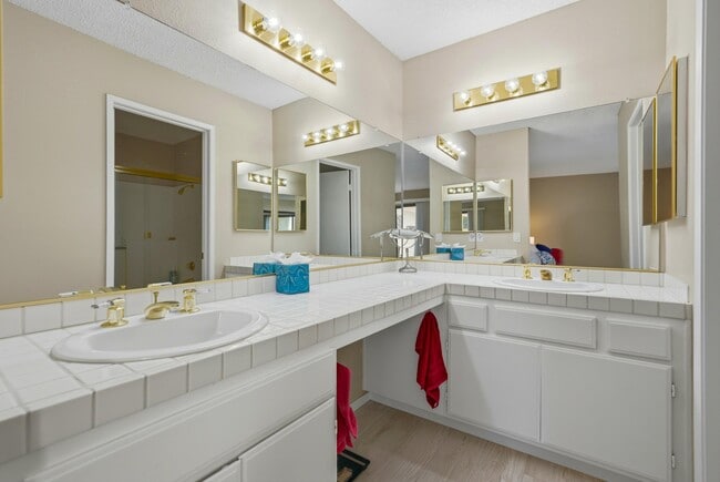 Building Photo - 42402 Sand Dune Dr