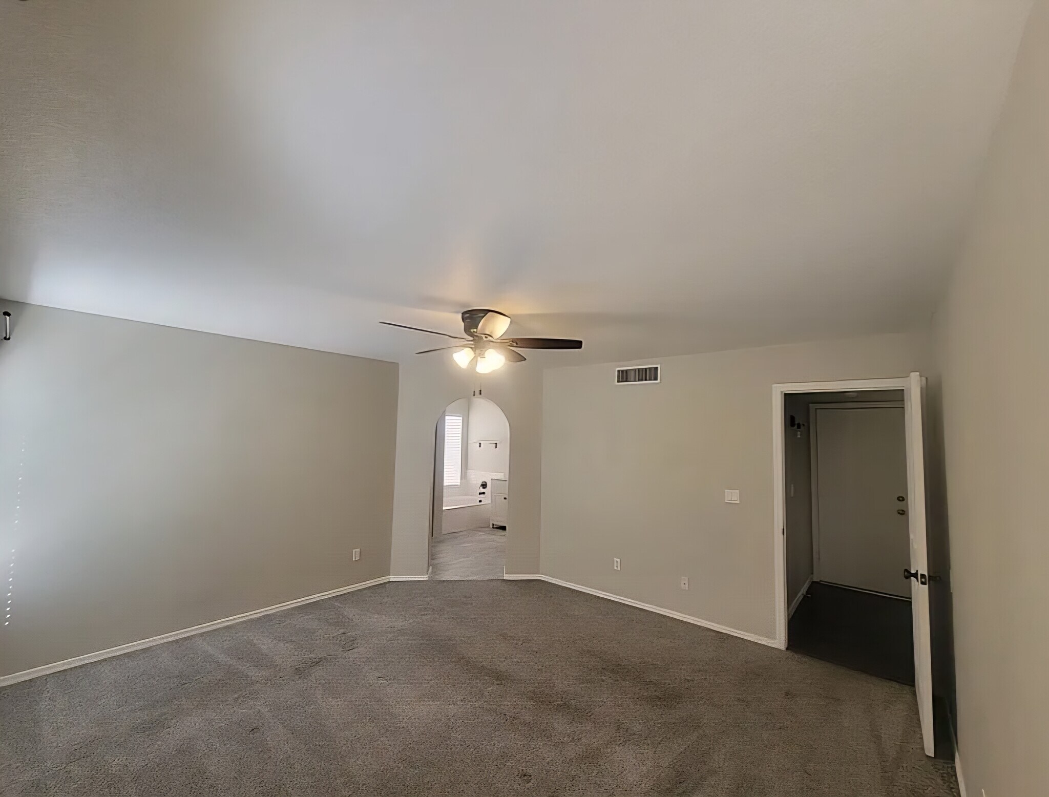 Building Photo - 5838 E Inglewood St