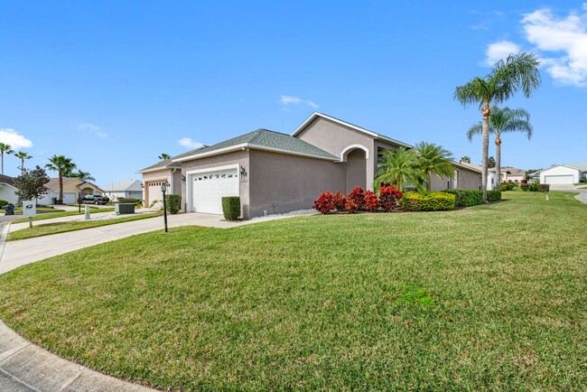 Building Photo - Exquisite Huntington Hills Golf and Countr...