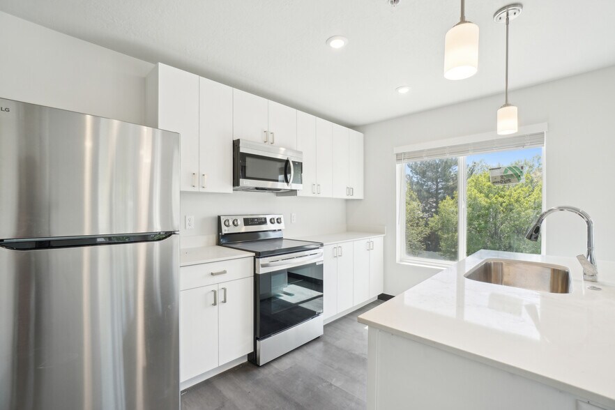 Building Photo - 1326 S 500 E