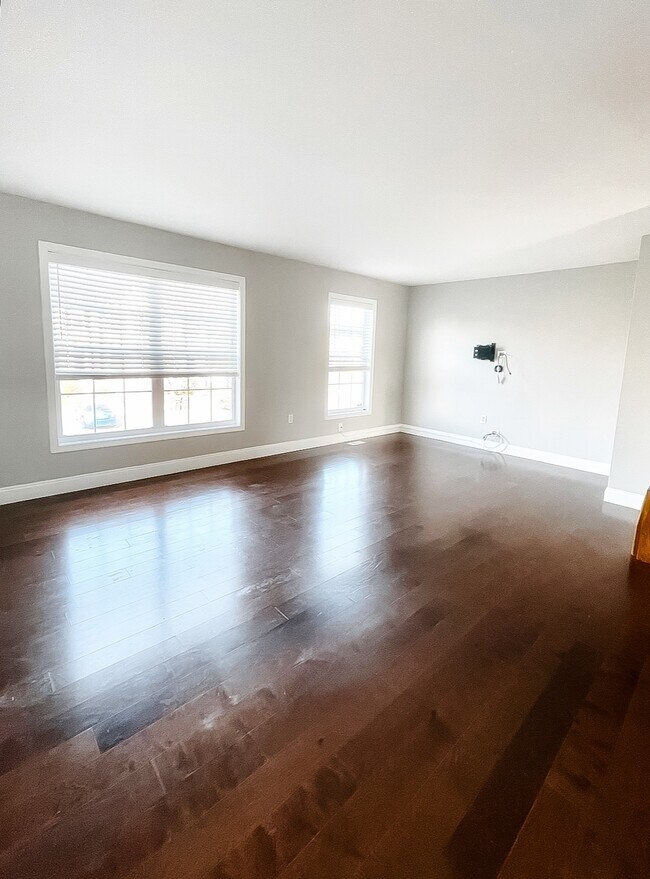 Living Room - 156 Versailles Ct