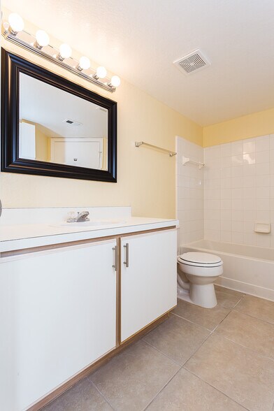 Building Photo - 2208 Antigua Pl