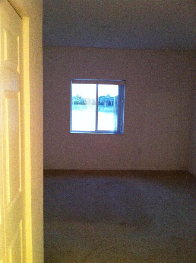 Building Photo - 1145 Golden Lakes Blvd