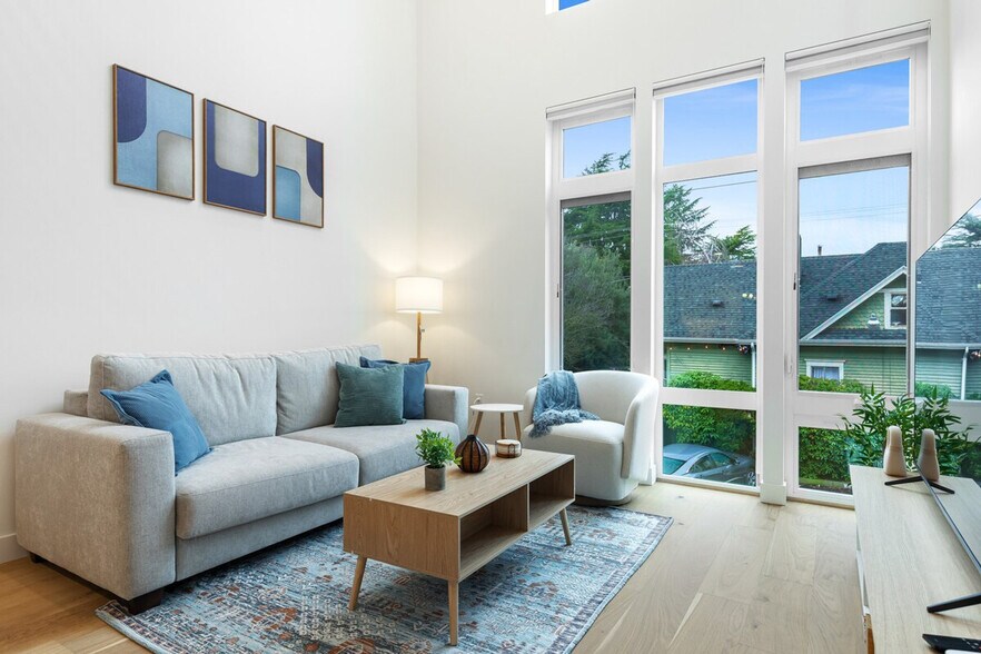 Building Photo - 129 11th Ave E