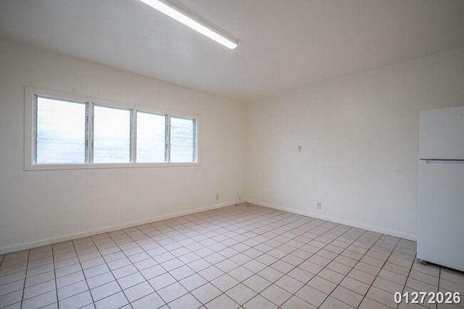 Building Photo - $2,200 /  2 Bed/ 1 Bath Spacious Duplex Centrally Located in Pearl City (Waiawa)