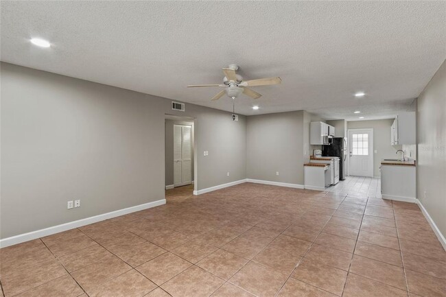 Building Photo - 459 W Rosewood Ln