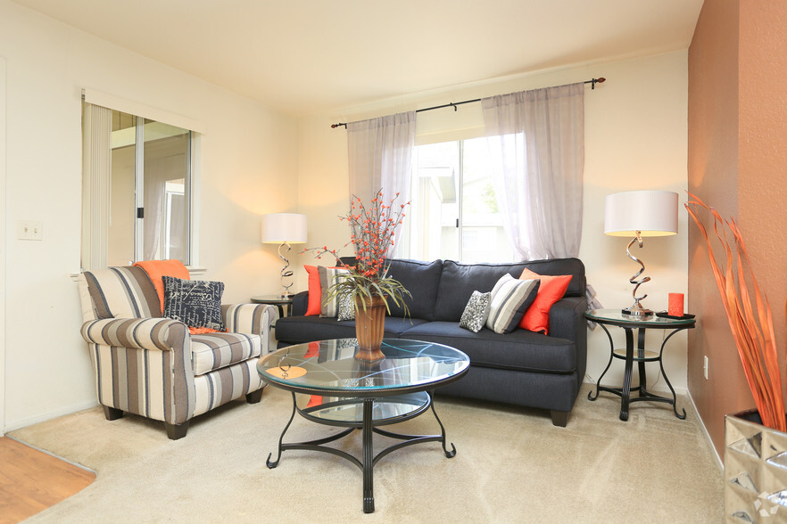 Living Room - Aspen Park Apartments