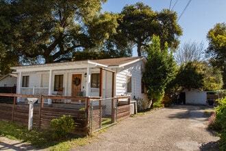 Building Photo - 170 N Arnaz St