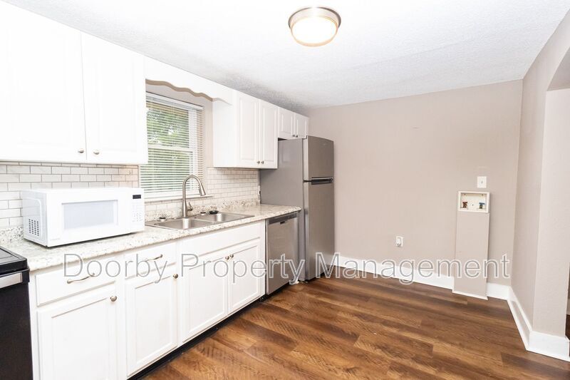 Building Photo - 403 Warren St