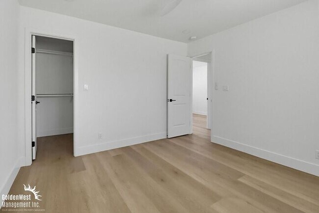 Building Photo - Beautifully Renovated 3Bdm 2Ba Apartment Home in San Diego!