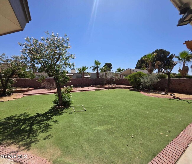 Building Photo - 11920 Pueblo Del Rio Way