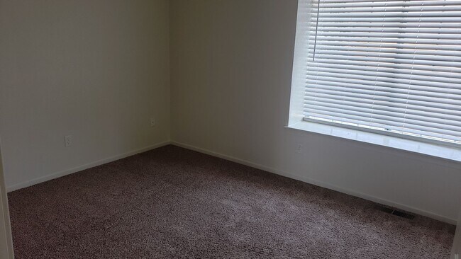 Building Photo - ONLY $2,550 PER MONTH FOR THIS SPACIOUS RANCH STYLE HOME -  2056 SQ FT / 3BDRM/2BATH/3GARAGE ON O...