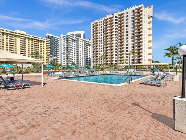 Building Photo - 1865 S Ocean Dr