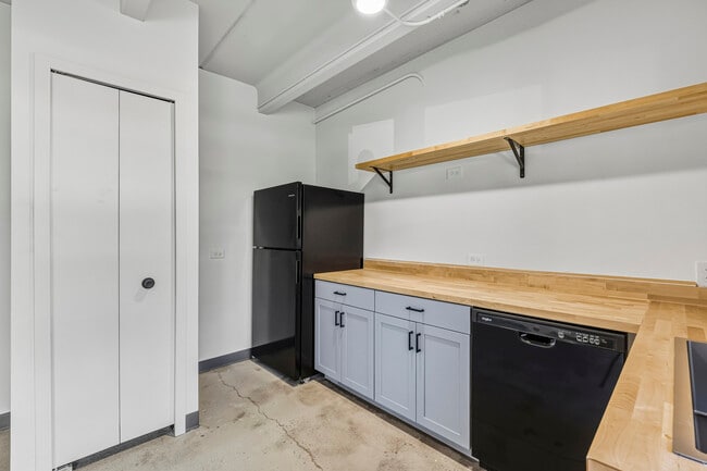 Building Photo - 415 S Weber St