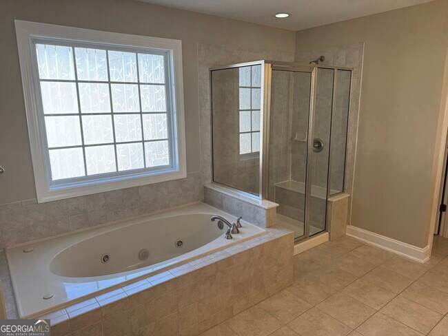 Building Photo - 7411 Redbud Loop