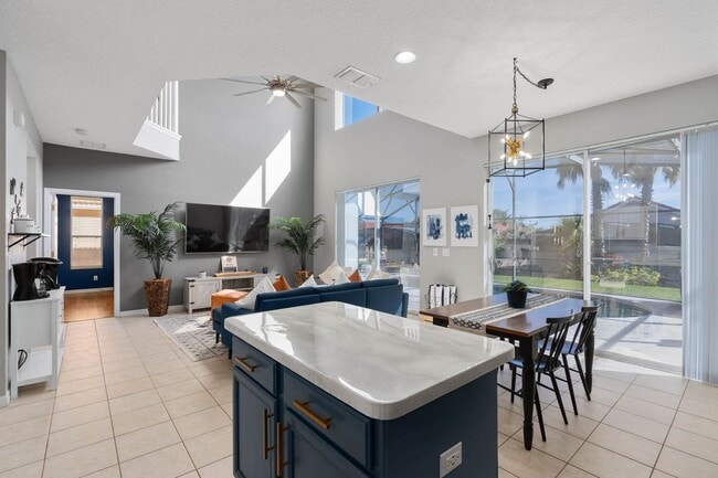 Building Photo - 248 Carrera Ave