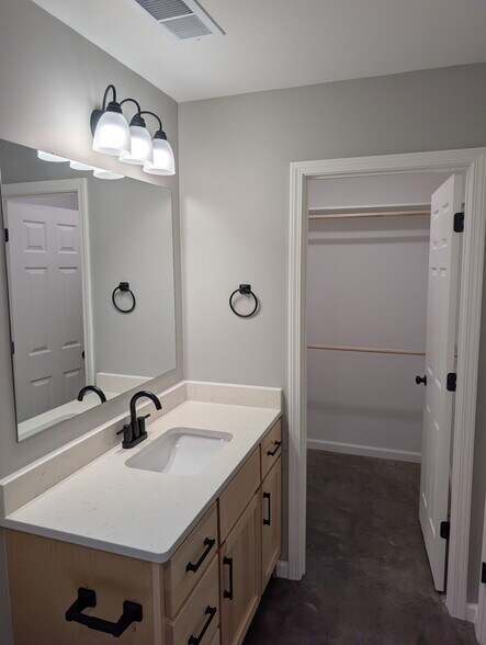 Building Photo - 2058 Ellis St