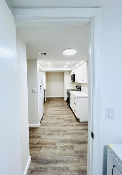 Building Photo - 500 Egret Cir